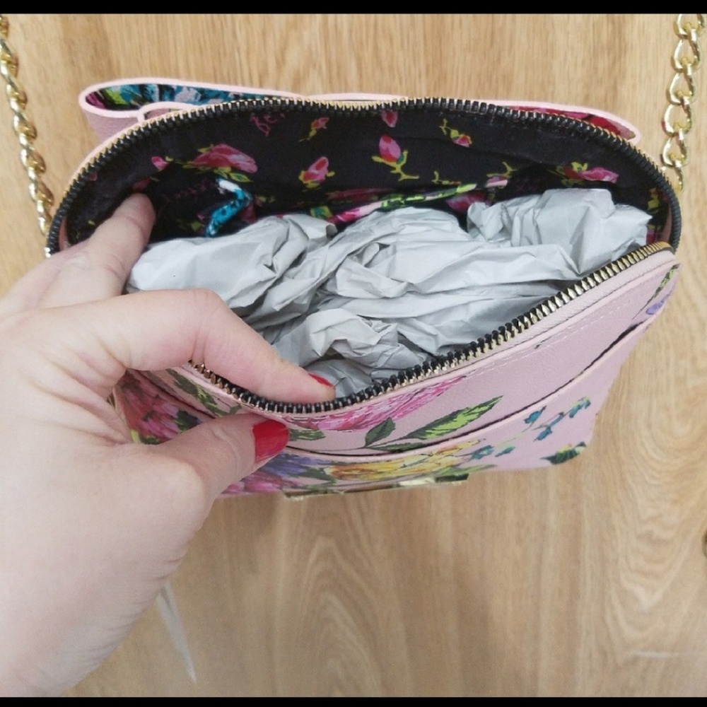 SOLD- Floral Betsey Johnson Large Tote/Crossbody! - Picture 7 of 7